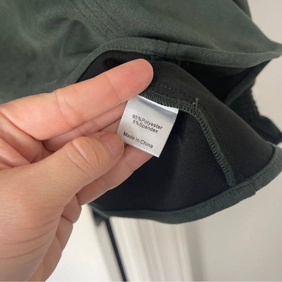 Tuckernuck Malachite Suede Easton Blouse Green V Neck Top - Picture 4 of 5